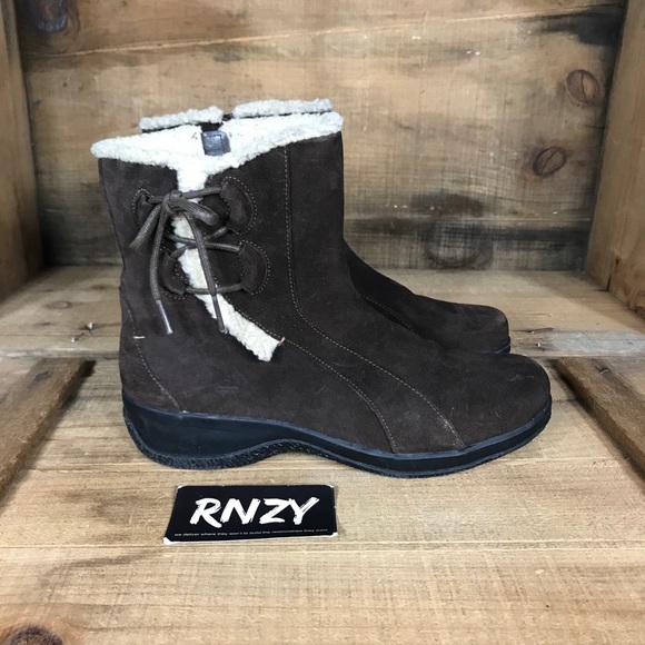 clarks water resistant boots